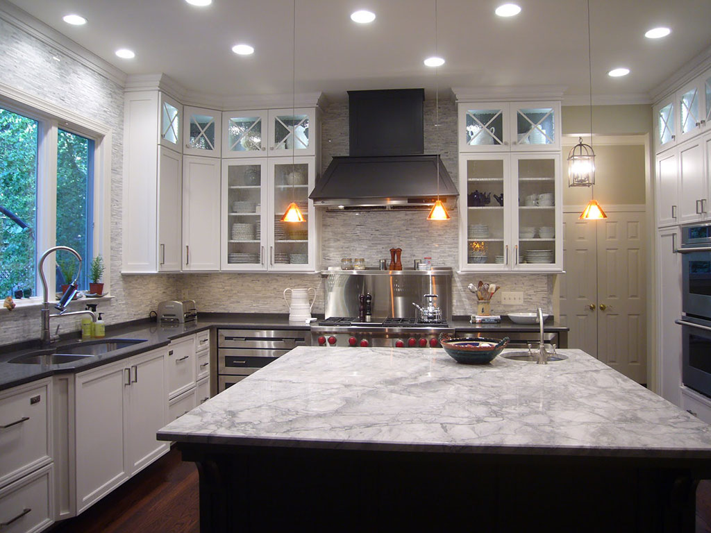 Using Two Granite Colors In The Kitchen